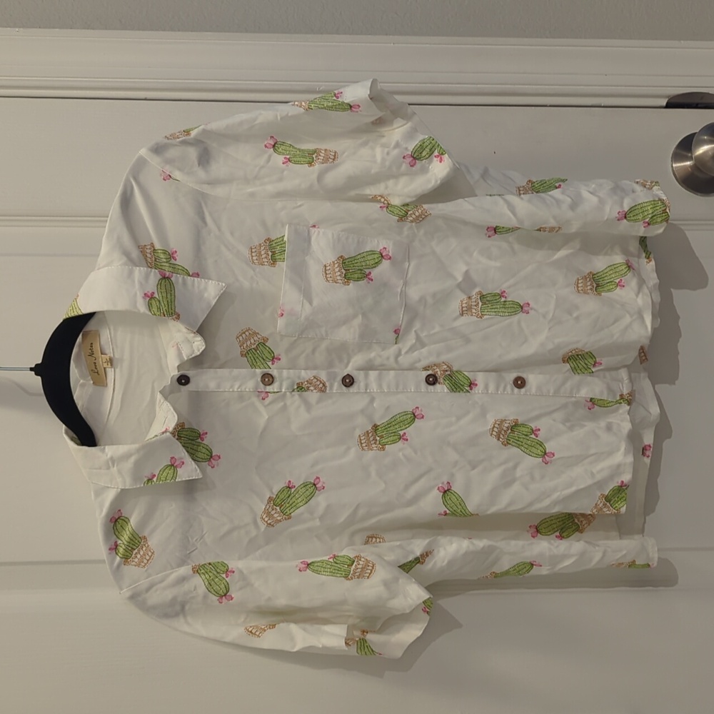 Love Notes cropped button‎ down